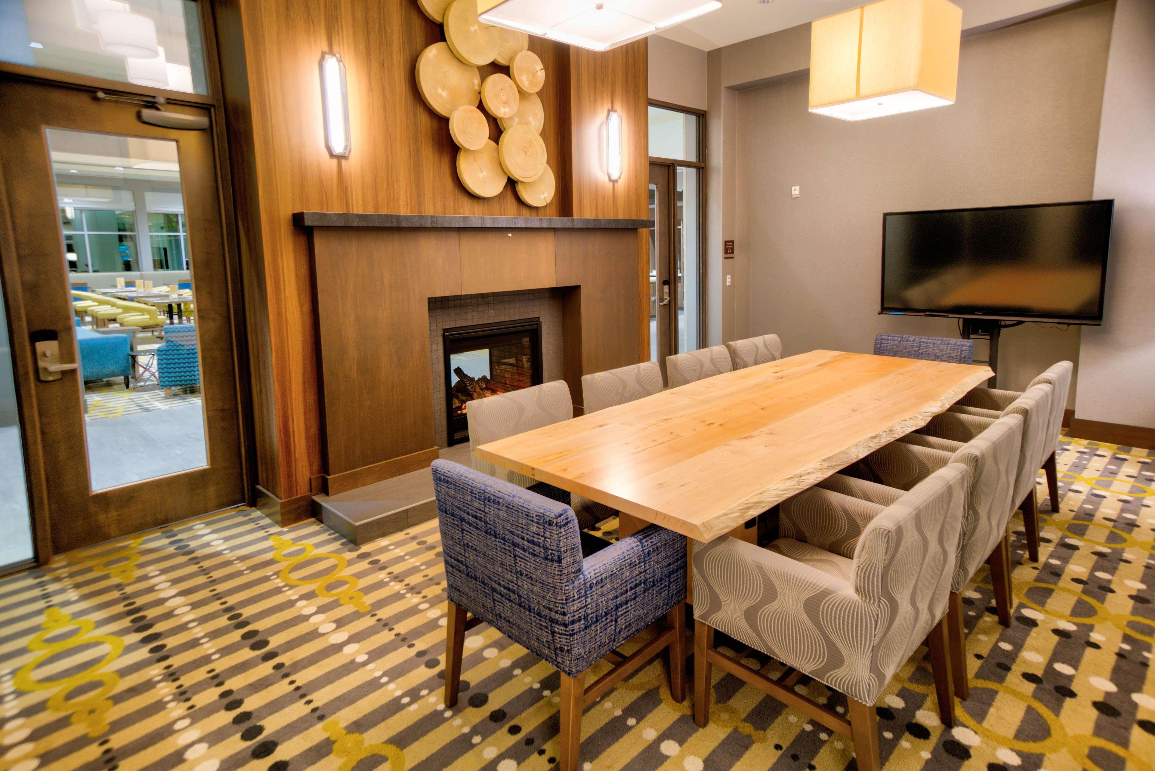 Hilton Garden Inn Santa Barbara/Goleta Екстериор снимка