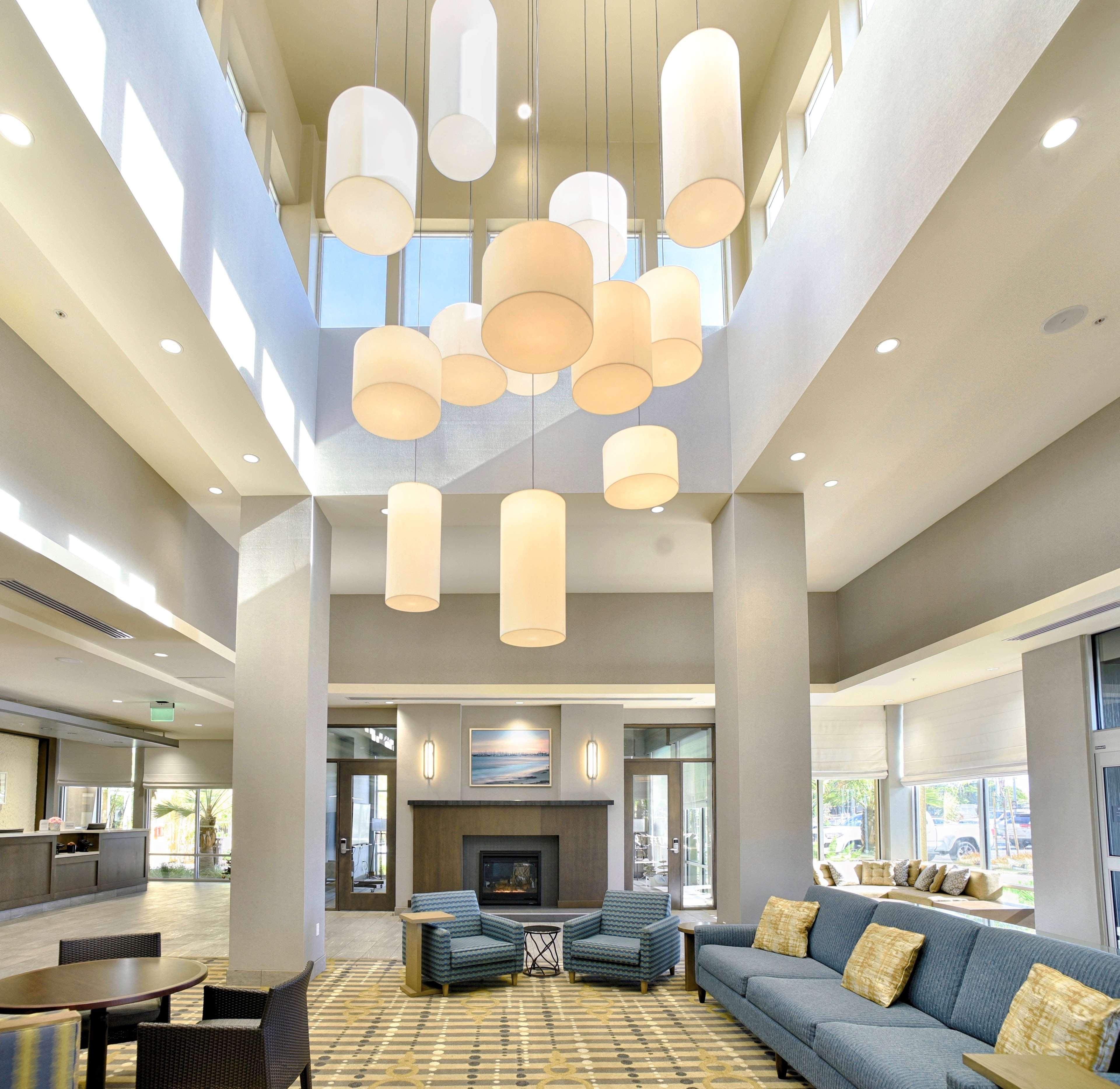 Hilton Garden Inn Santa Barbara/Goleta Екстериор снимка