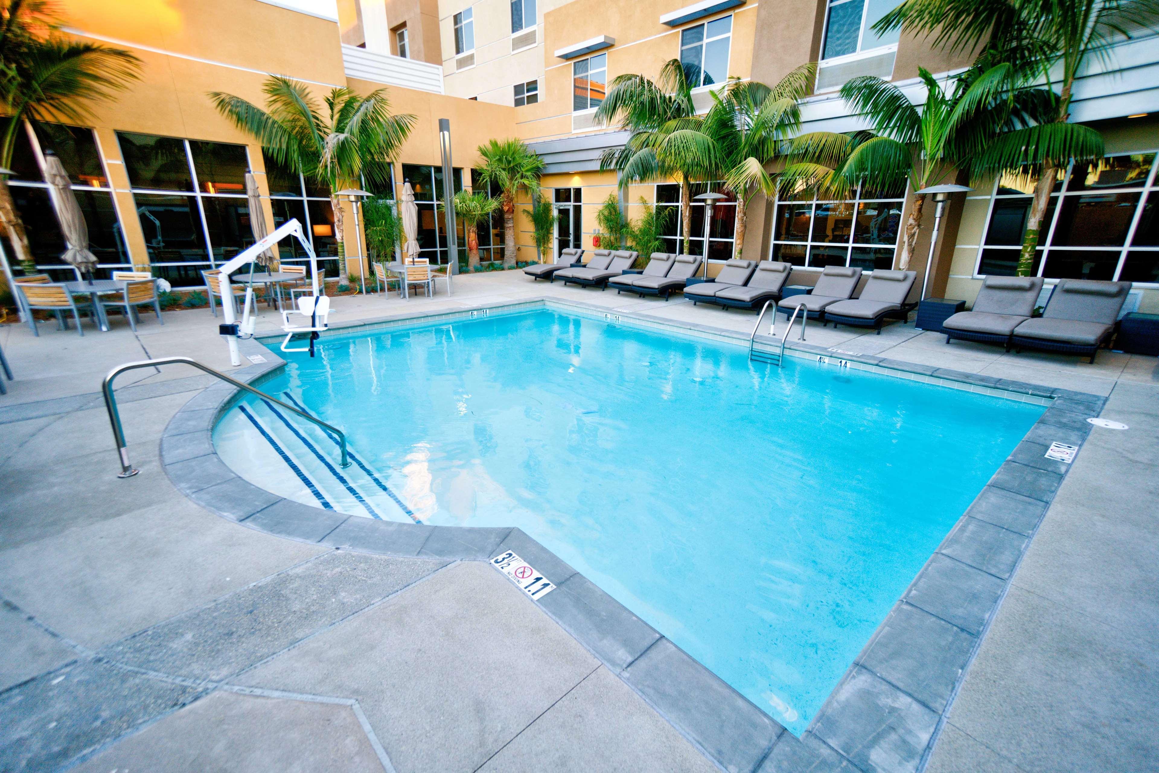 Hilton Garden Inn Santa Barbara/Goleta Екстериор снимка