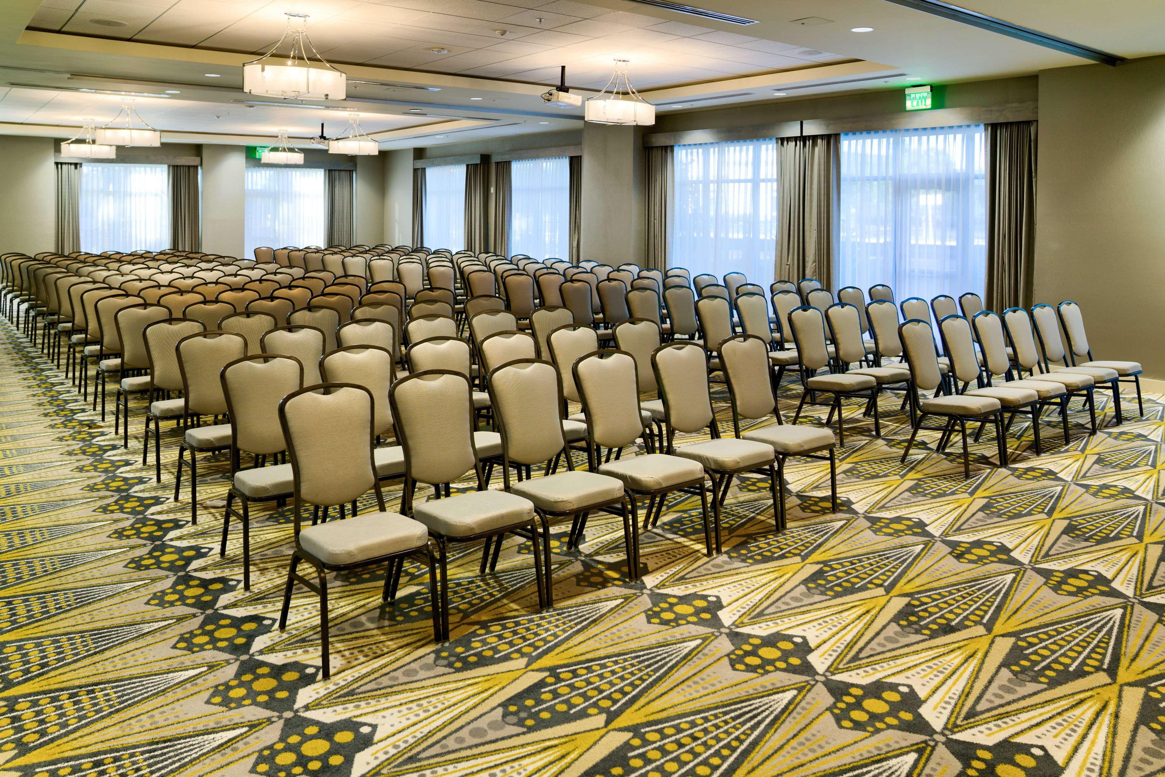 Hilton Garden Inn Santa Barbara/Goleta Екстериор снимка