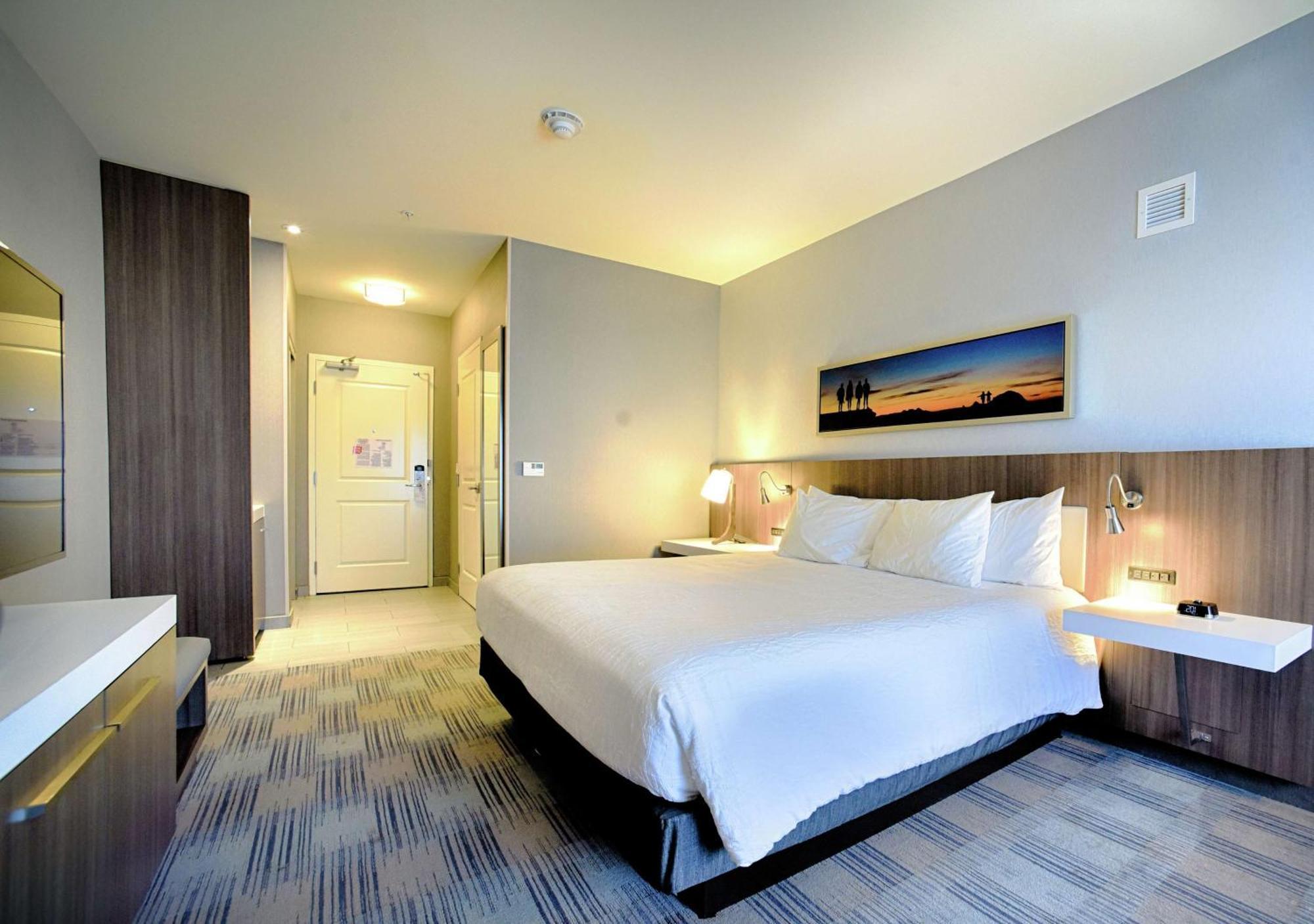 Hilton Garden Inn Santa Barbara/Goleta Екстериор снимка