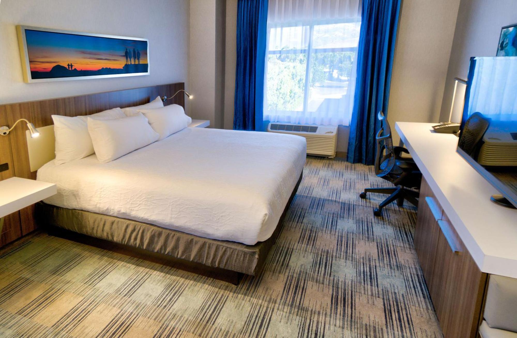 Hilton Garden Inn Santa Barbara/Goleta Екстериор снимка