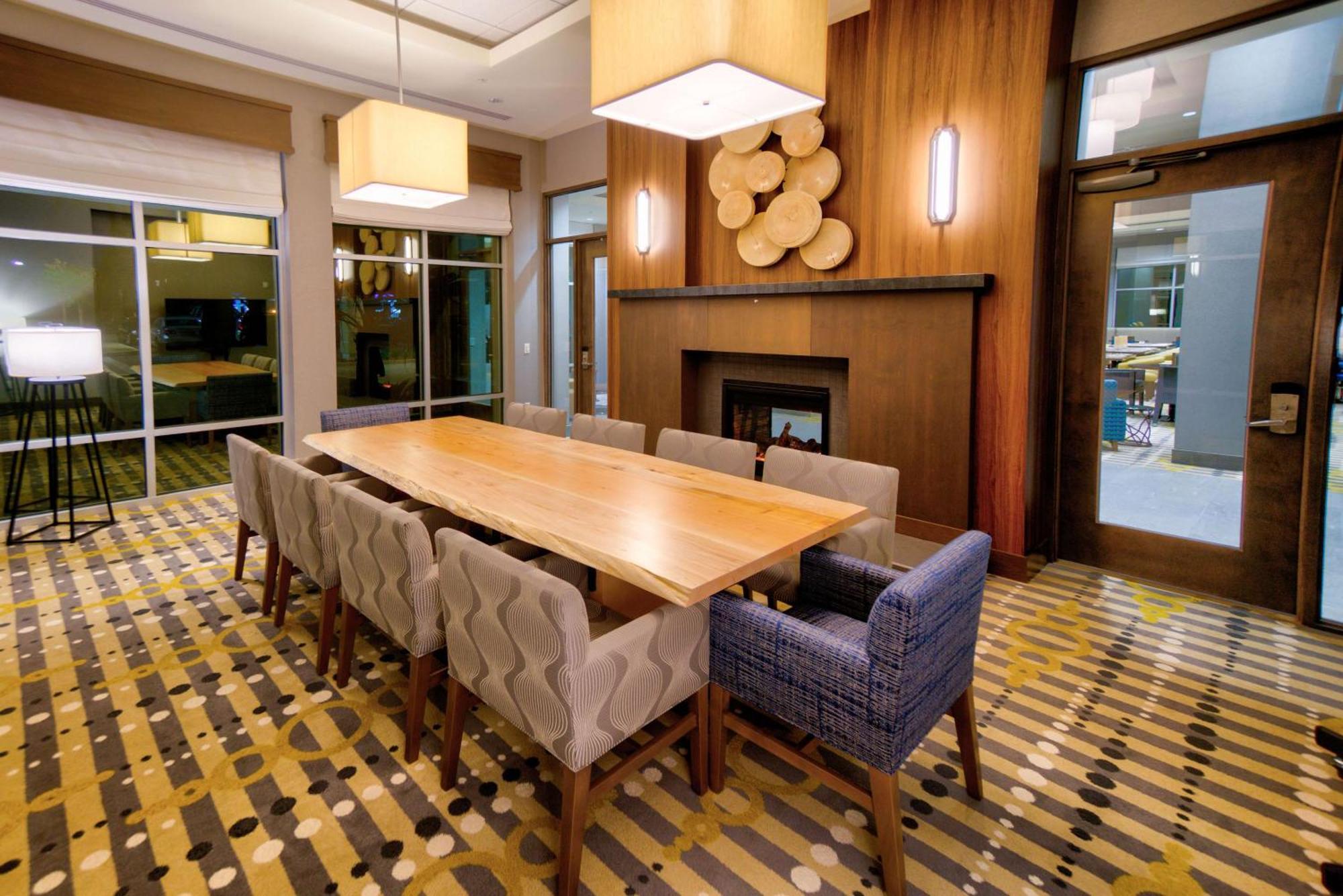 Hilton Garden Inn Santa Barbara/Goleta Екстериор снимка