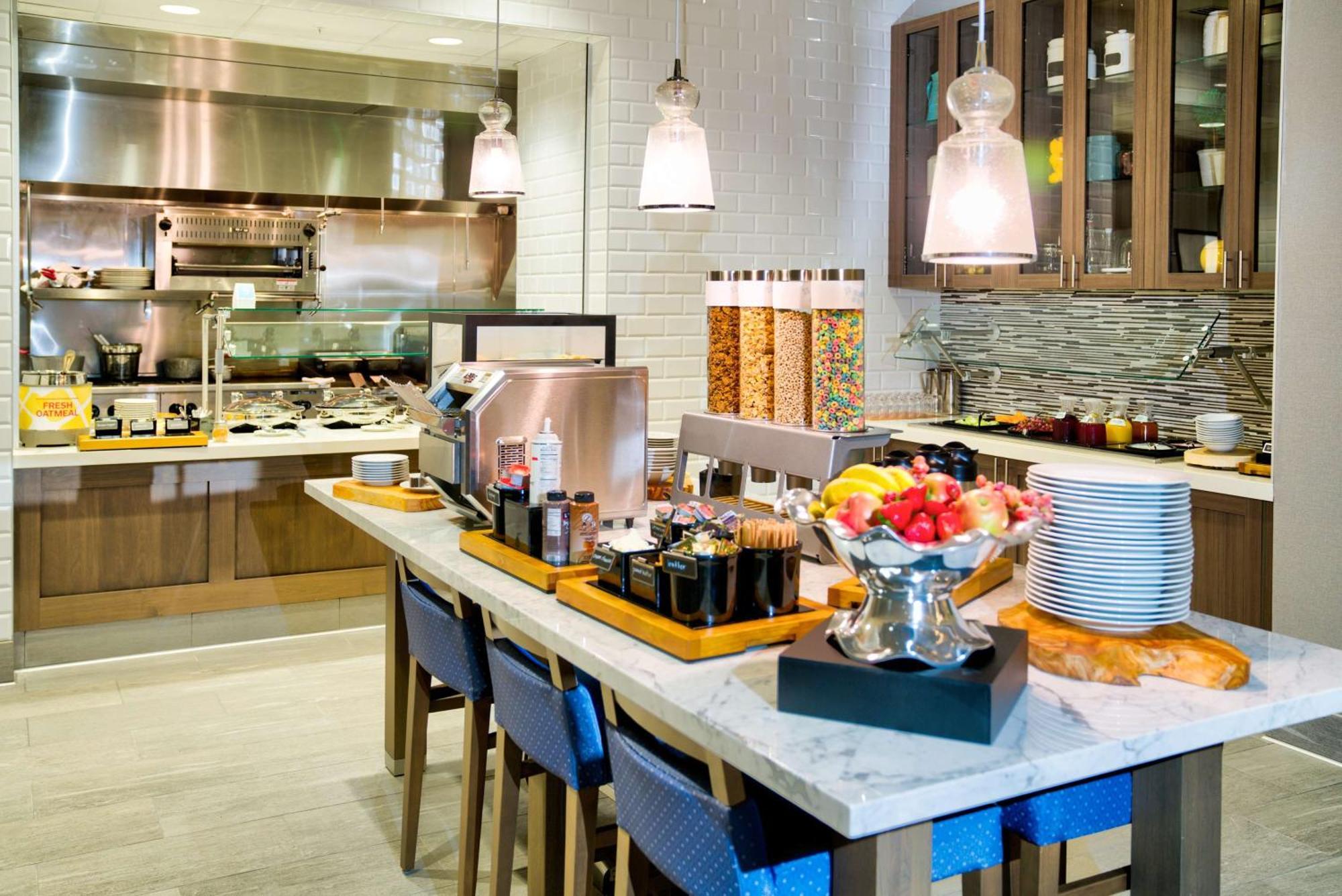 Hilton Garden Inn Santa Barbara/Goleta Екстериор снимка