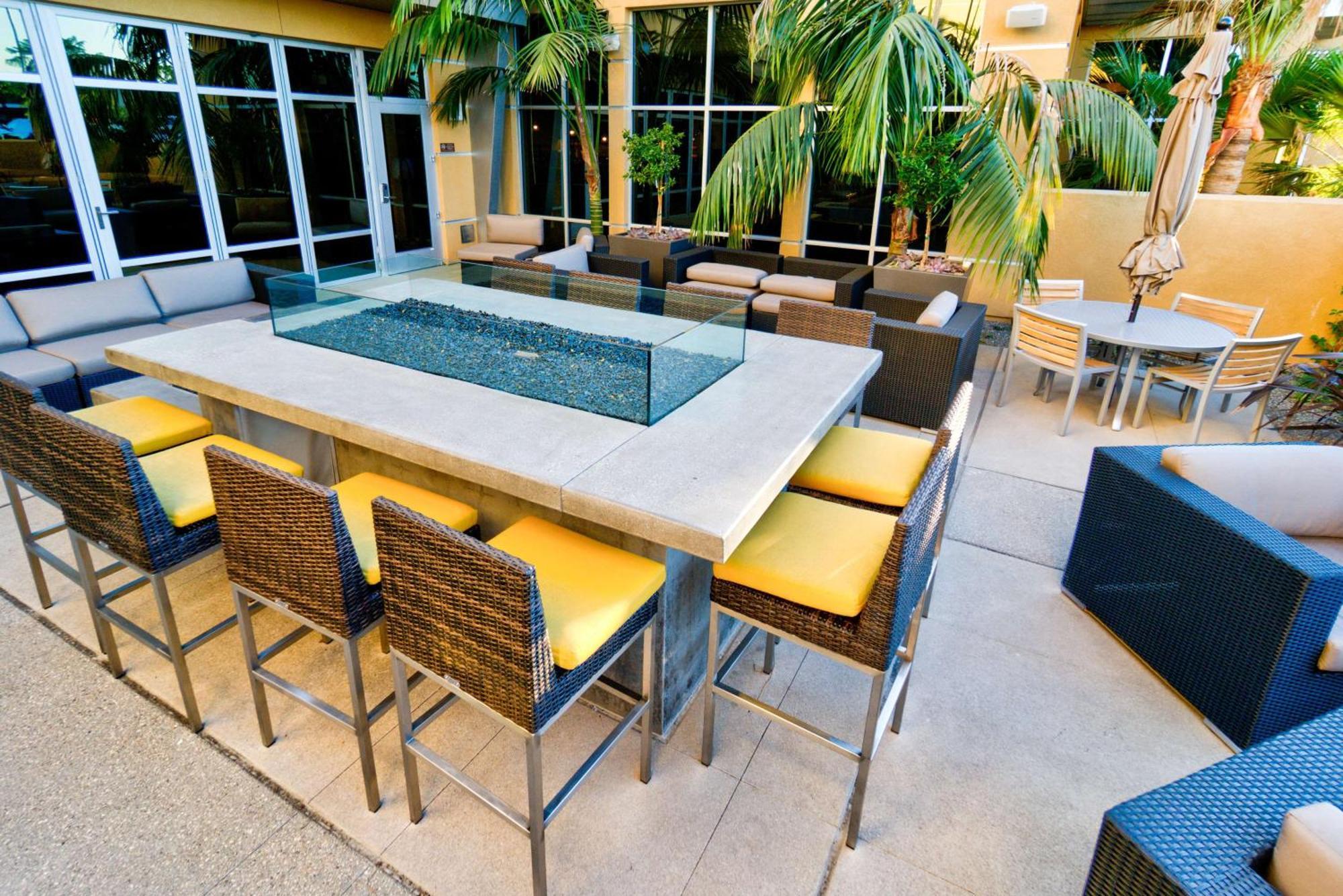 Hilton Garden Inn Santa Barbara/Goleta Екстериор снимка